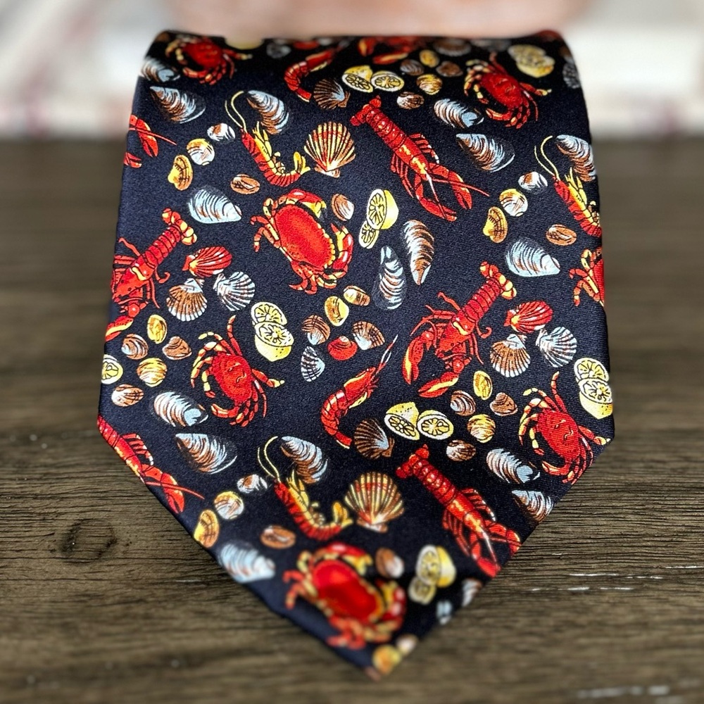 Museum Artifacts Navy Blue Seafood Theme 100% Silk Men's Tie!